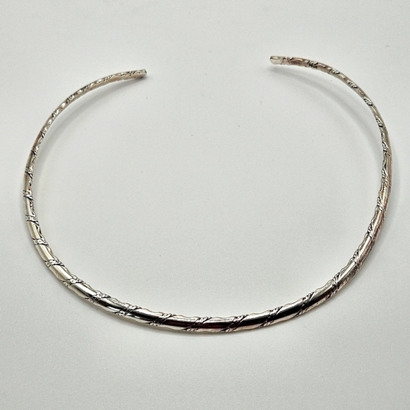VINTAGE Best Signed Silver Tone Twist Etched Collar Choker Necklace - Picture 4 of 6
